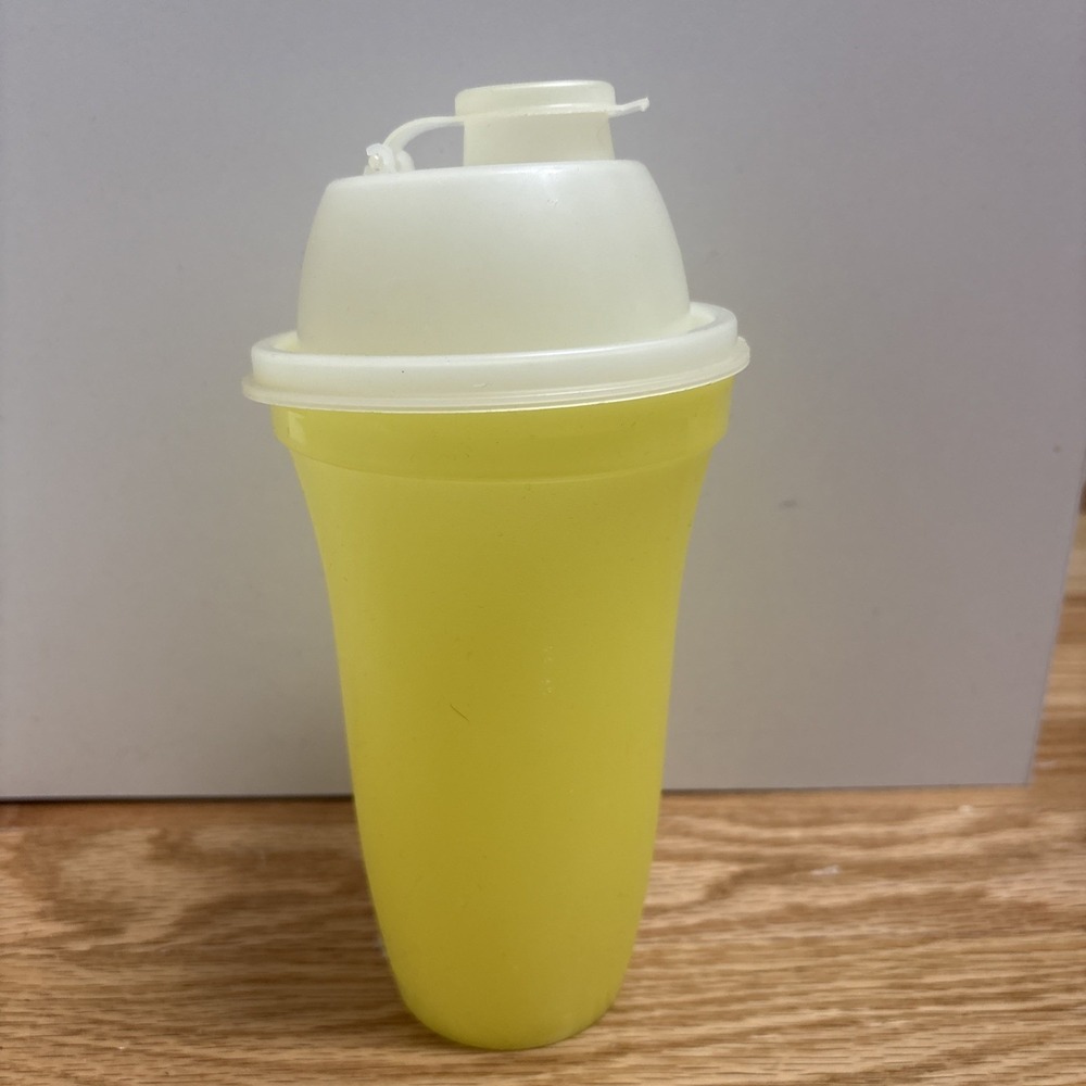 Vintage Tupperware 2 Piece 844-3 Yellow Cup With Lid